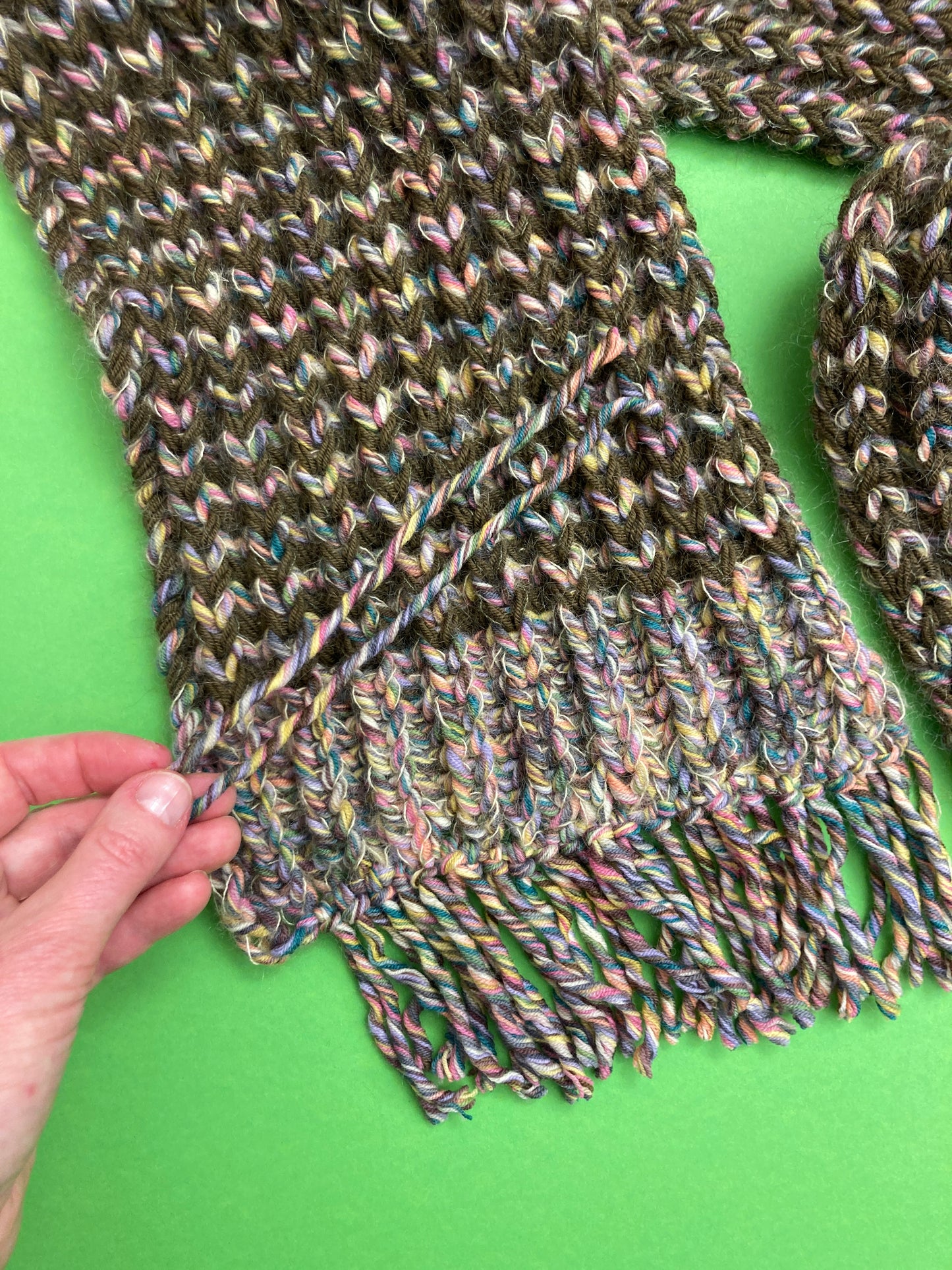 Brioche-Schal mit Fransen – Patentmuster