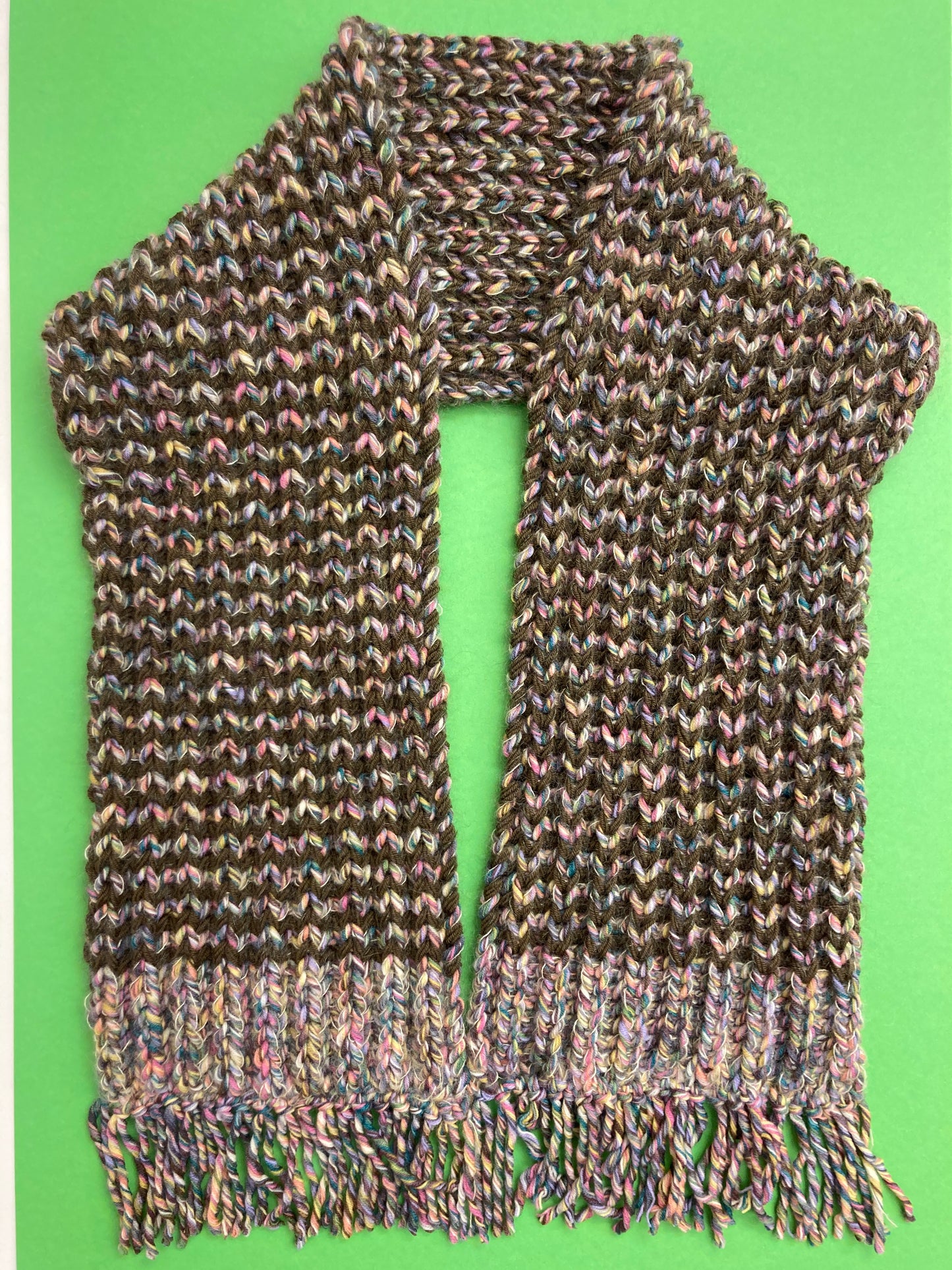 Brioche-Schal mit Fransen – Patentmuster