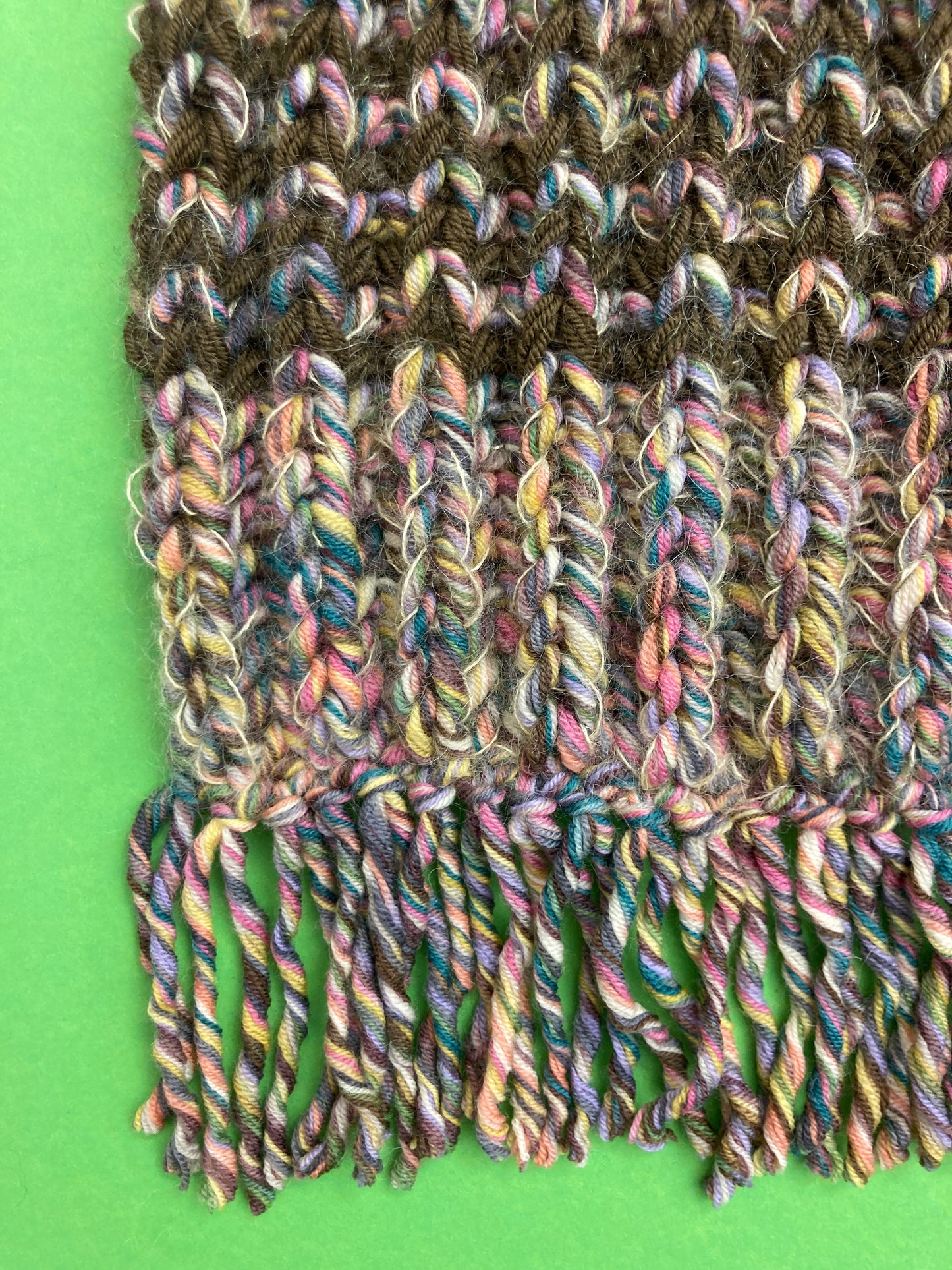 Brioche-Schal mit Fransen – Patentmuster