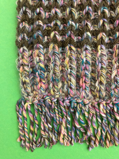 Brioche-Schal mit Fransen – Patentmuster