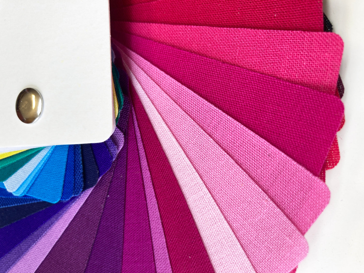 Winter Colour Fan – Cool, Bright Palette (40 Shades)