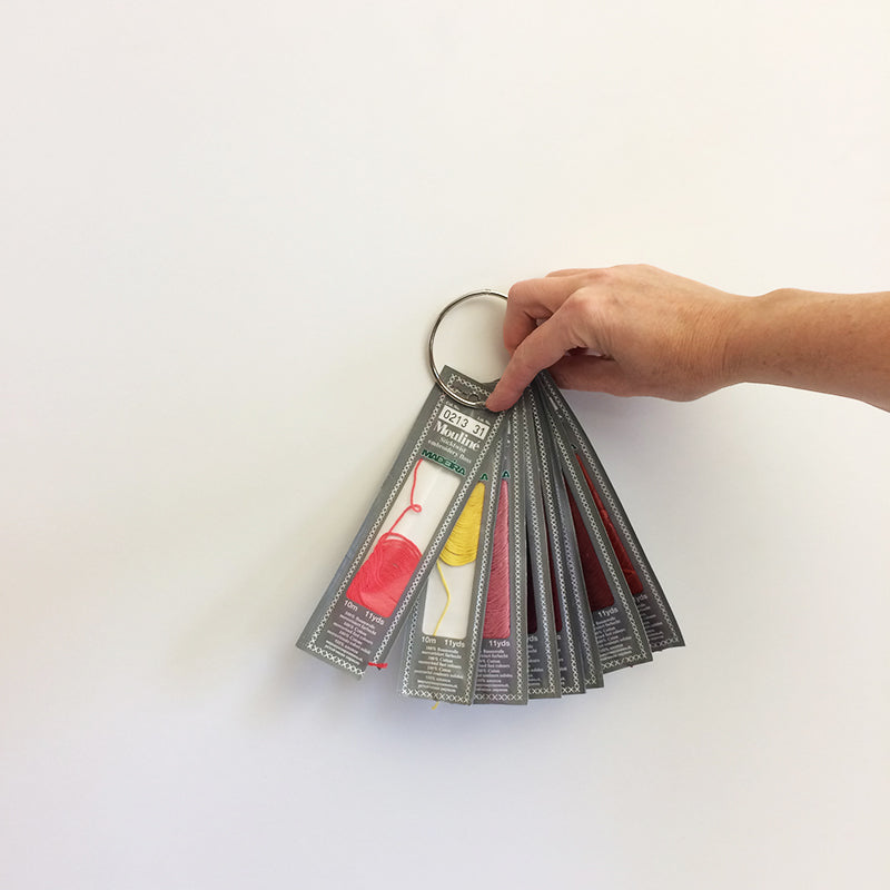 28 Garnkarten aus Plastik mit ein Ring - Stickzubehör